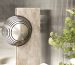 Beosound Haven ลำโพงบนแท่นหิน quartzite โดย Bang and Olufsen และ Antolini