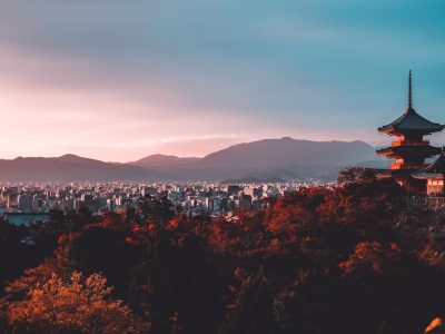 ถนนในเกียวโต ประเทศญี่ปุ่น — Photo by Jezael Melgoza on Unsplash