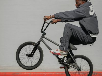 Nigel Sylvester บน BMX สวม Air Jordan 4 Brick After Brick