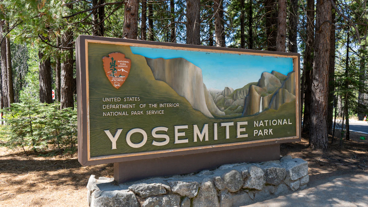 ป้าย Yosemite National Park แกะสลักด้วยฟอนต์ Clarendon