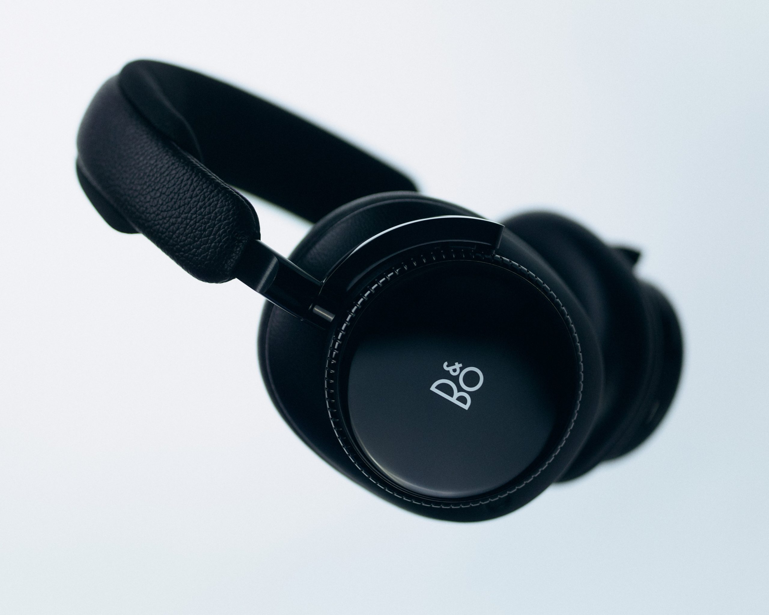 Bang & Olufsen x Fragment Design Beoplay H100 หูฟังสีดำ glossy anodized