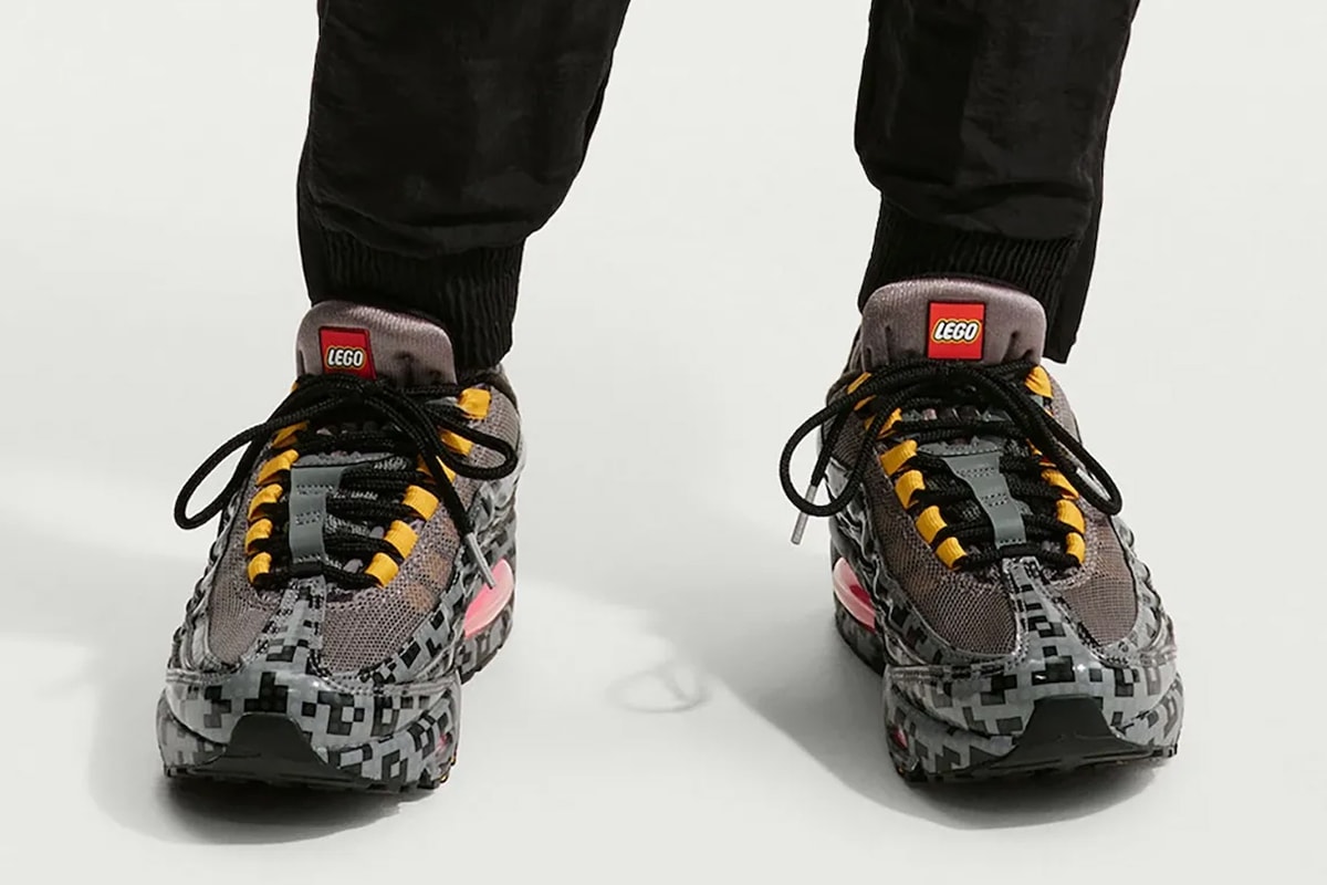 รองเท้า LEGO x Nike Air Max 95 Brick Pixel สีเทาควันบุหรี่ ลายพิกเซลเลียนแบบตัวต่อเลโก้