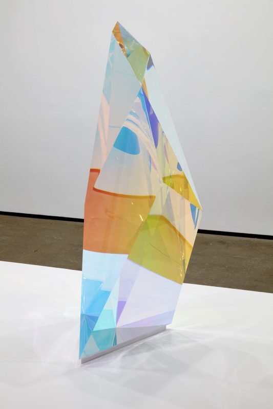 ประติมากรรมหินศักดิ์สิทธิ์โปร่งแสง Kamitate Stone I โดย Mariko Mori
