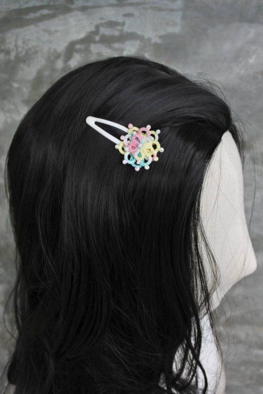 กิ๊บติดผมงาน tatting ลูกไม้ถักมือ โดย nesseesi ในร้าน Portjolio