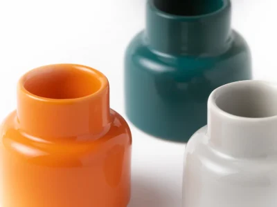 ที่เสียบแปรงสีฟันเซรามิก TINYVASE ทรงคล้ายแจกันใบเล็กวางบนอ่างล้างหน้า