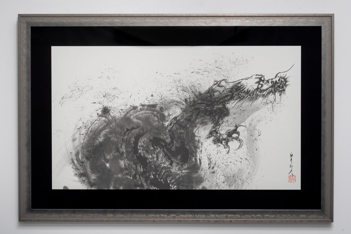 ภาพวาดหมึกดำรูปมังกรท่ามกลางเมฆ ผลงาน 雲龍 ของ Yuki Nishimoto