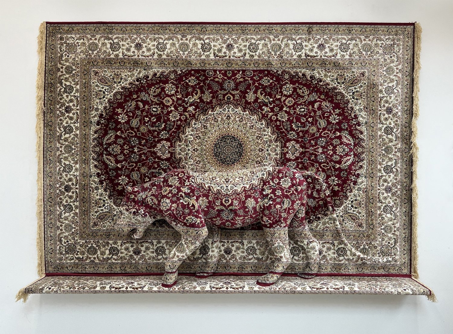 ประติมากรรมเสือดาวหุ้มพรมเปอร์เซีย ผลงาน Arabian Leopard ของ Debbie Lawson