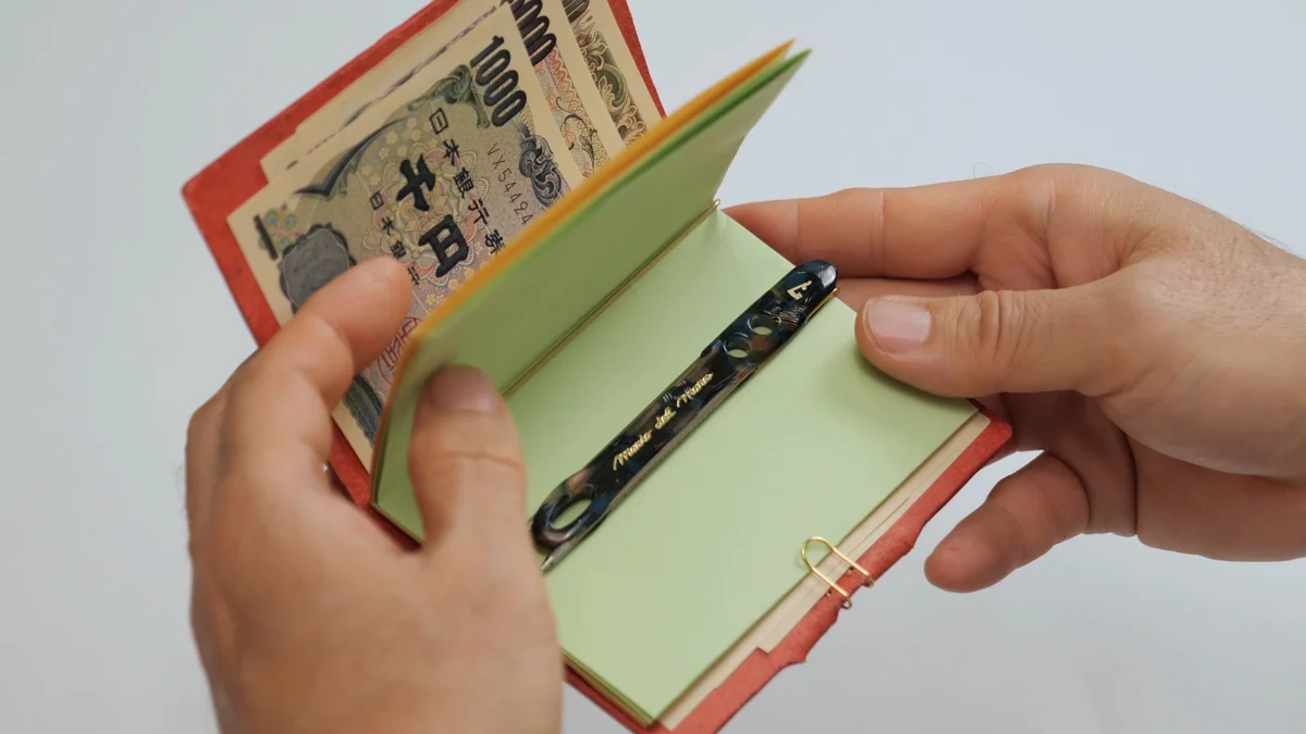 A4 Memo Wallet หนังฟอกฝาดจากทัสคานีที่ใช้กระดาษ A4 เป็นไส้